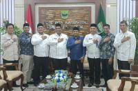 Suhatri Bur Dikunjungi KPU Padangpariaman