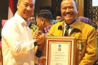 Wawako Mardison Terima Penghargaan Koperasi