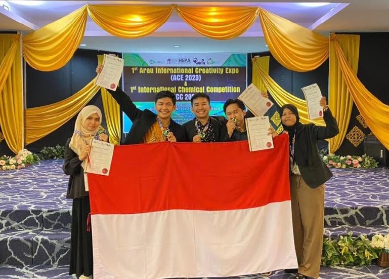 Foto bersama delegasi Unand usai sabet medali emas di Ajang The 1st ACE 2023. IST