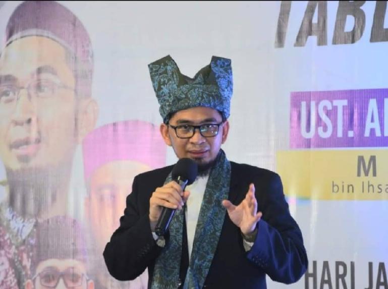 Ustadz Adi Hidayat ketika beri tausiah di Masjid Agung Nurul Iman, Padang, Jumat pagi (4/8). (Dok : Istimewa)