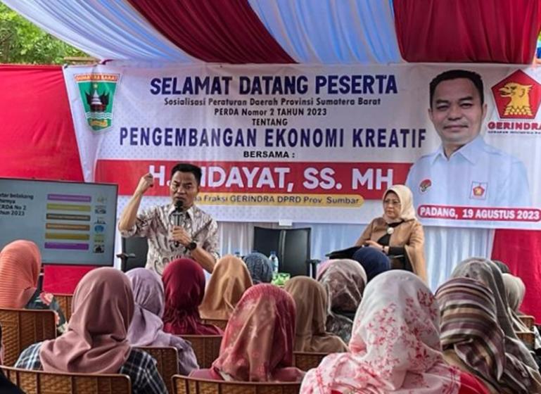 Anggota DPRD Sumbar, Hidayat dalam kegiatan Sosper No 2 Tahun 2023 tentang Pengembangan Ekonomi Kreatif di Padang, Sabtu (19/8). (Dok : Istimewa)