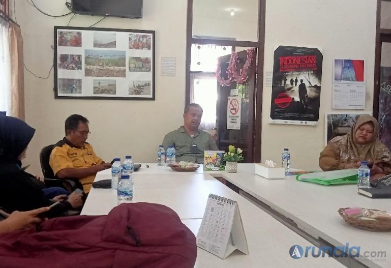Rombongan FWP Sumbar saat dijamu Kepala LKBN Antara Biro Bali, Widodo Suyamto Jusuf di kantornya, Senin siang (28/8). (Foto : Arzil)