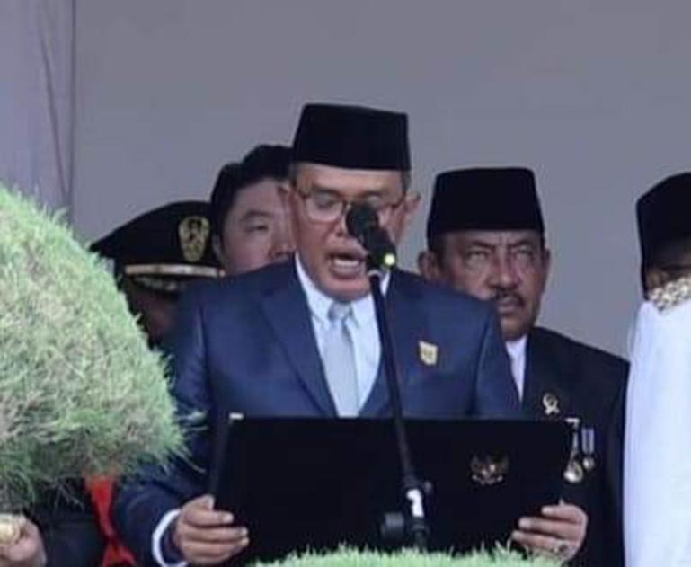 Ketua DPRD Sumbar, Supardi saat berikan sambutan pada upacara pengibaran bendera merah putih dalam rangka HUT RI ke-78 di halaman istana gubernur, Kamis (17/8). (Dok : Istimewa)
