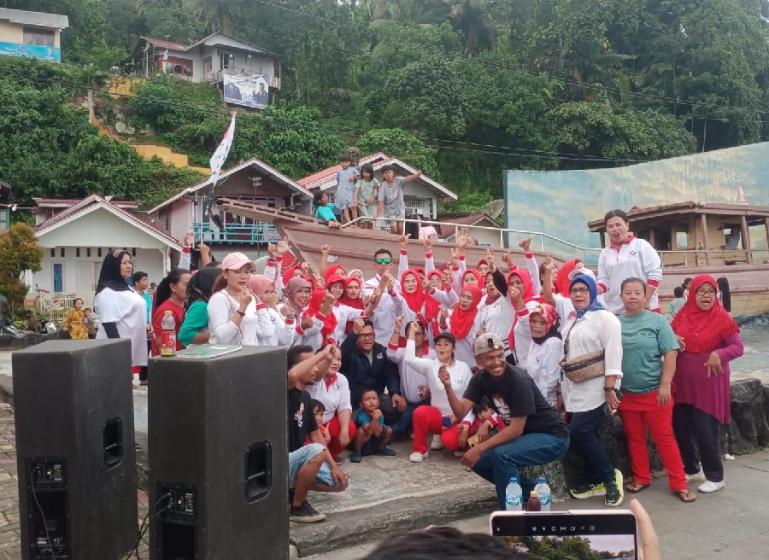 Kegiatan senam sehat bersama yang diadakan DPW Partai Perindo Sumbar dan DPD Partai Perindo Kota Padang di kawasan Batang Arau, Minggu sore (27/8). (Dok : Istimewa)