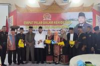 Anggota MPR RI, H. Leonardy Harmainy Dt. Bandaro Basa, S.IP., MH bersama peserta sosialisasi Empat Pilar Kebangsaan di Istana Bung Hatta, Kota Bukittinggi, Kamis (3/8). (Dok : Istimewa)