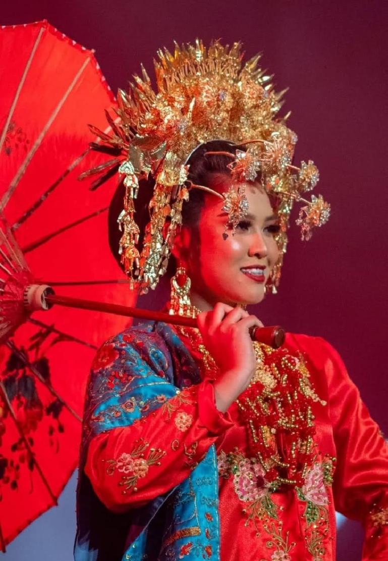 Mutiara Nabila Berlianti saat tampil di France International Folklore Festival 2023, belum lama ini. (Dok : Istimewa)