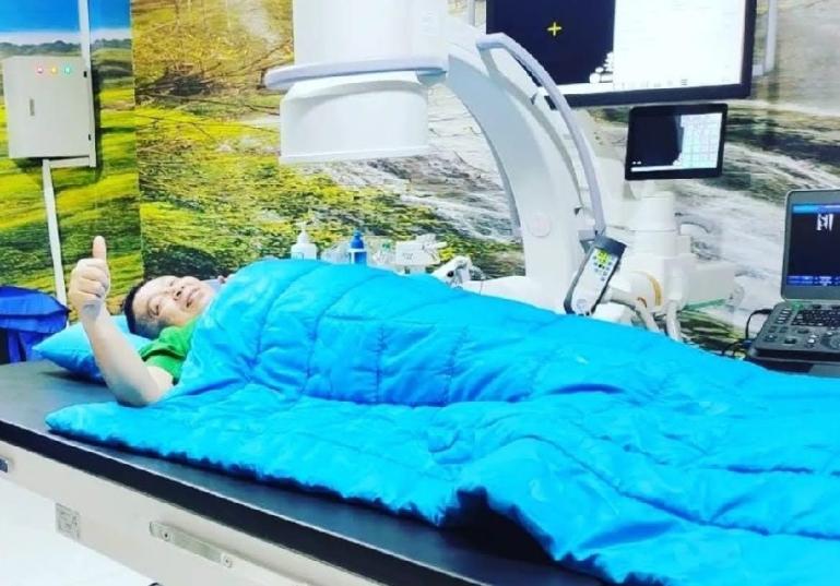 Pasien Jasman Rizal sebelum tindakan ESWL di ruang operasi RSUP Dr M Djamil Padang. (Dok : Istimewa)