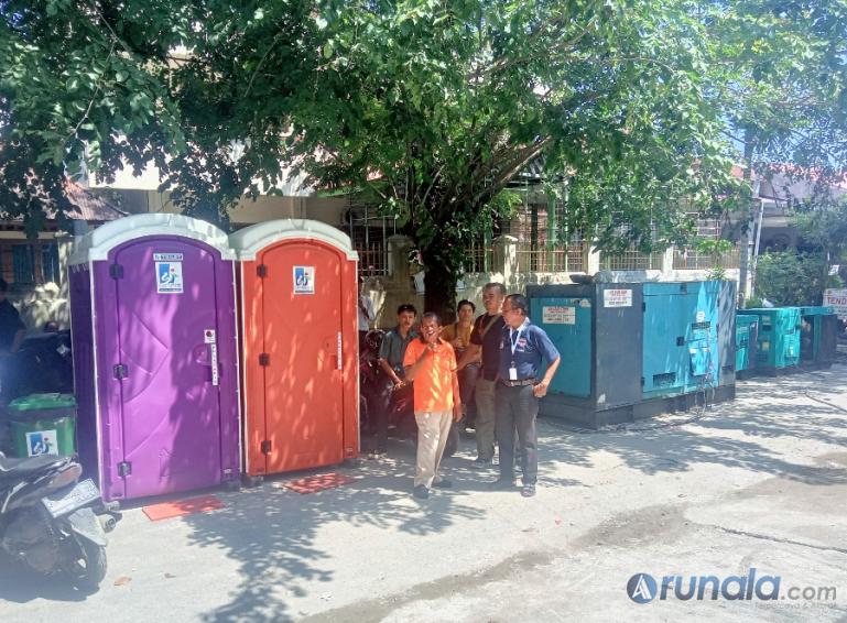 Tiga unit genset yang dukung suplai listrik pada peresmian NasDem Tower Sumbar, Sabtu (5/8). (Foto : Arzil)