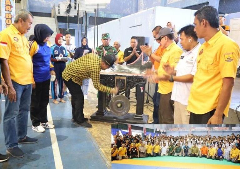 Wakil Wali Kota Pariaman, Mardison Mahyuddin buka kejuaraan Junior Tarung Derajat se Sumbar memperebutkan piala Wali Kota Pariaman Pertama di GOR Radjo Bujang, Kota Pariaman, Sabtu (5/8). (Dok : Istimewa)