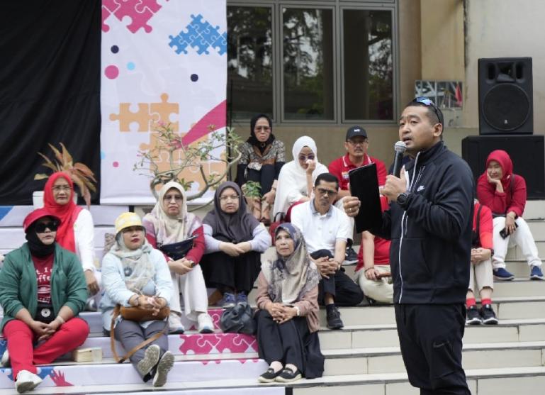 Wagub Sumbar, Audy Joinaldy berikan sambutan saat membuka rangkaian kegiatan Hari Anak Internasional di halaman kantor DP3AP2KB Sumbar, Minggu (13/8). (Dok : Istimewa)