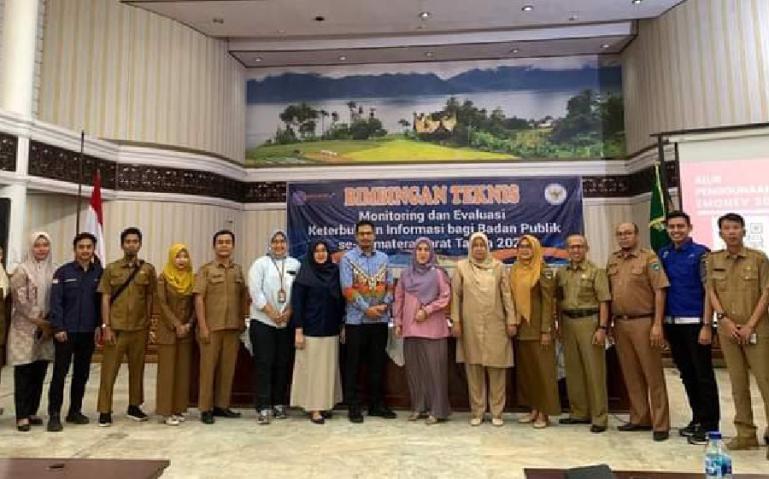 Pemkab Tanahdatar bersama perangkat nagari dan BUMD di kabupaten itu ikuti bimtek monev KI Sumbar, Selasa (22/8). (Dok : Istimewa)