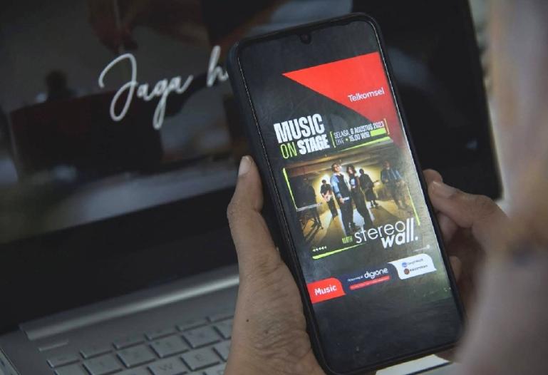 Telkomsel menghadirkan group band kenamaan 