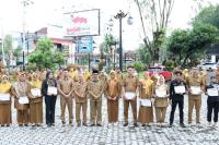 11 Staf Sekretariat DPRD Sumbar Dapat Reward
