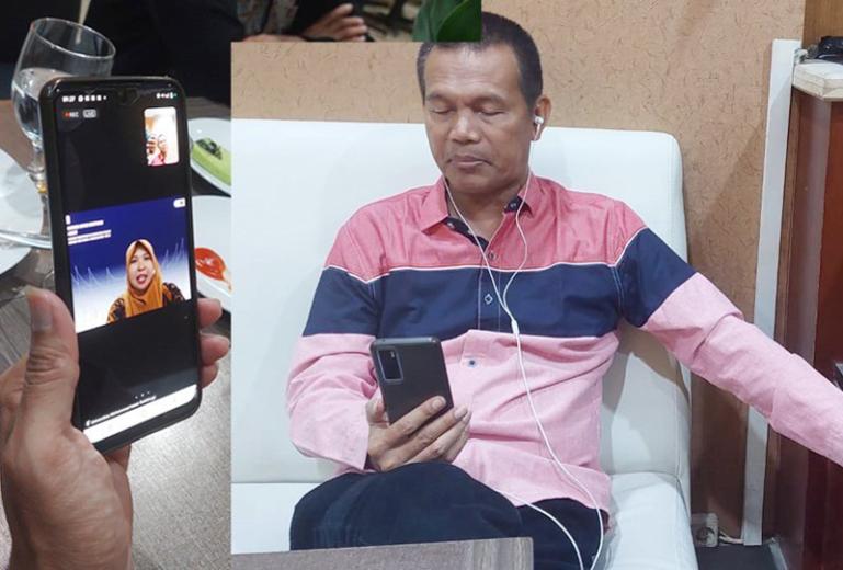 Wali Kota Pariaman, Genius Umar saat berikan opening speech secara daring via Hp pada webinar Fakultas Ilmu Sosial dan Humaniara, Universitas Mohammad Natsir Bukittinggi, Rabu (6/9). (Dok : Istimewa)