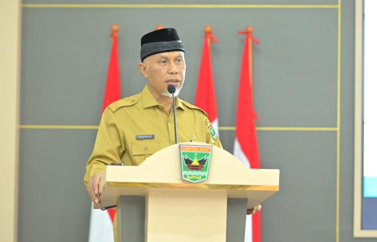 Gubernur Mahyeldi paparkan tindak lanjut atas rekomendasi evaluasi SAKIP Tahun 2022 di Auditorium Gubernuran, Senin (25/9). (Dok : Istimewa)