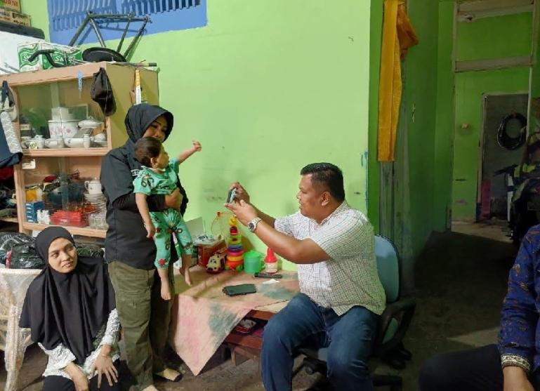 Ketua LPM Kampung Lapai, Sonny Affandi saat dampingi tim DP3AP2KB Kota Padang saat kunjungi Kelurahan Kampung Lapai terkait program Wakuncar, Kamis (21/9). (Dok : Istimewa)