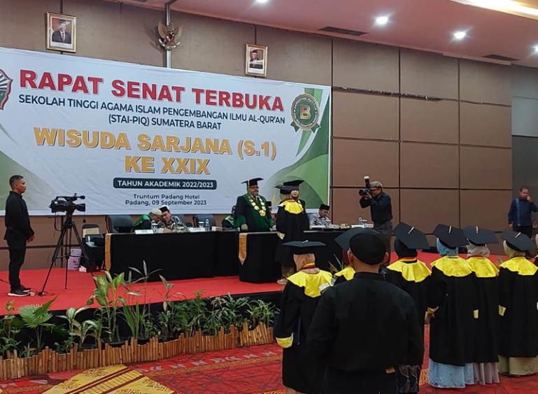 Wakil Ketua Komisi I DPRD Sumbar, H. Maigus Nasir, S.Pd hadiri wisuda ke 29 STAI - PIQ Sumbar tahun akademik 2022/2023 di Padang, Sabtu (9/9). (Dok : Istimewa)