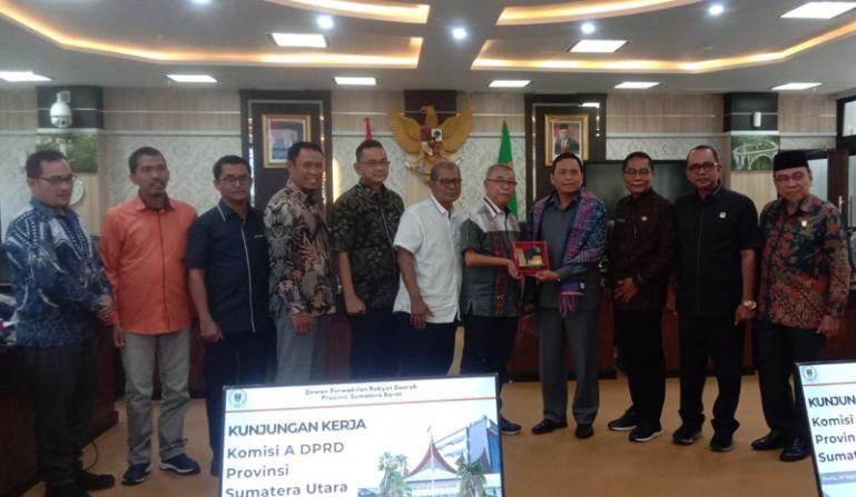 Komisi I DPRD Sumbar saat menerima kunjungan Komisi A DPRD Sumut, Kamis (14/9). (Dok : Istimewa)