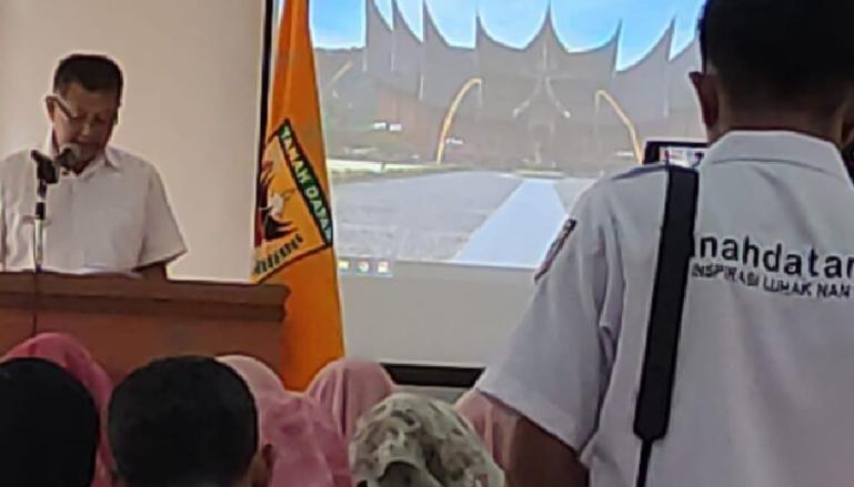 Kepala Dinas Kominfo Pemkab Tanahdatar, Yusrizal berikan sambutan ketika membuka rakor PPID di kabupaten itu, Rabu (6/9). (Dok : Istimewa)