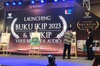 Wakili KI se Indonesia, Nofal Wiska Tandatangani Buku IKIP 2023