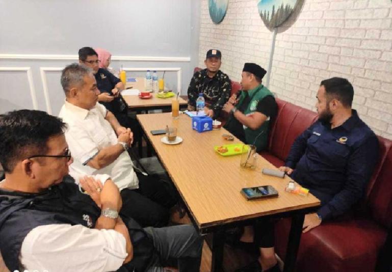 Ketua DPW Partai NasDem Fadly Amran gelar pertemuan di sebuah cafe di Padang dengan PKS, PKB dan Partai Ummat. (Dok : Istimewa)