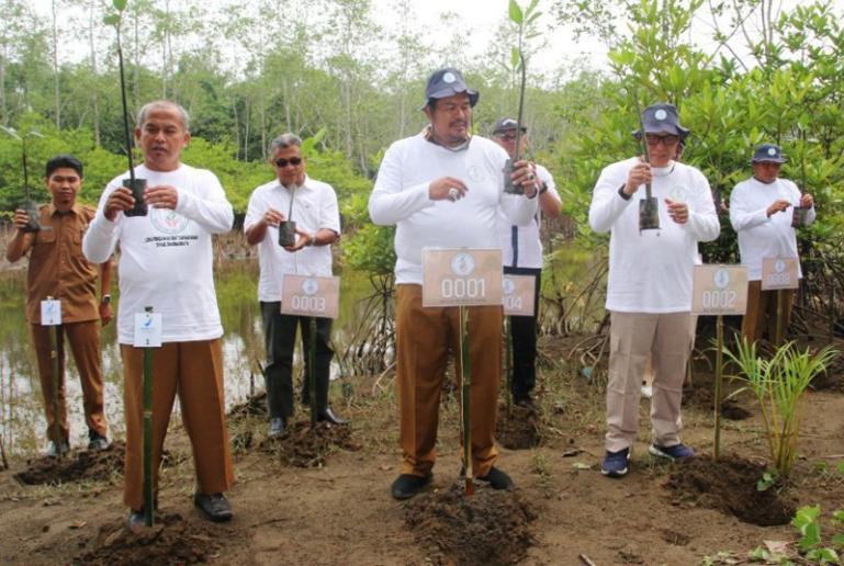 Sekko Pariaman, Yota Balad membuka kegiatan program Net Zero Carbon BPOM di Hutan Mangrove Desa Apar, Pariaman Utara, Selasa (31/10). (Dok : Istimewa)
