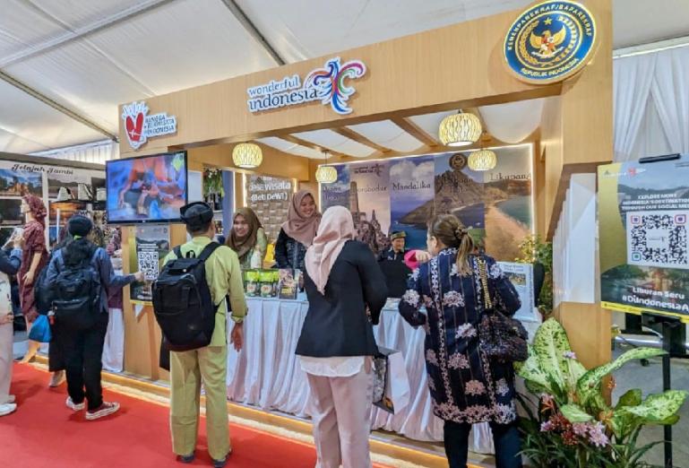 Suasana salah booth yang ramai dikunjungi masyarakat dalam pameran dalam The 29th Indonesia-Malaysia-Thailand Growth Triangle (IMT-GT) Expo dan Gebyar Melayu Pesisir 2023 di Batam, Kepulauan Riau belum lama ini. (Dok : Istimewa)
