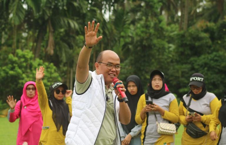 Ketua DPRD Sumbar Supardi saat membuka lomba senam lansia dan pra lansia se-Kabupaten Limapuluh Kota yang digelar di Nagari VII Koto Talago, Minggu (22/10).  (Dok : Istimewa)