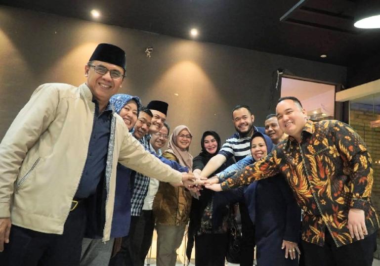 Ketua DPW NasDem Sumbar, Fadly Amran saat konsolidasi bersama para caleg NasDem Sumbar, di Padang kemarin. (Dok : Istimewa)