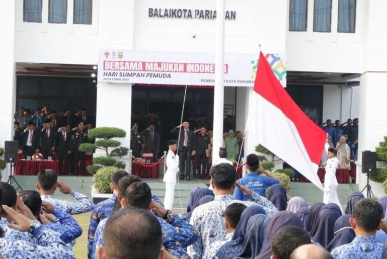 Pj Wako Pariaman, Roberia pimpin upacara bendera peringatan Hari Sumpah Pemuda di halaman Balaikota Pariaman, Sabtu (28/10), (Dok : Istimewa)