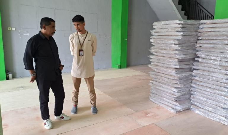 Ketua KPU Sumbar Surya Efitrimen saat monitoring logistik pemilu di KPU Kota Bukitinggi dan Solok Selatan  beberapa hari lalu. (Dok : Istimewa)