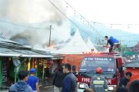 Pj Wako Padangpanjang Sampaikan Keprihatinan: Tujuh Unit Rumah Semi Permanen Terbakar di Kawasan Paskul