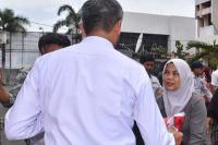 Pedagang Pasar Pariaman Dapat 500 Bantuan Sembako