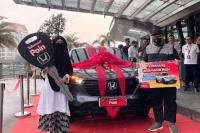 Telkomsel Serahkan Hadiah Mobil Program Undi Undi Hepi