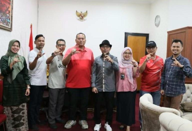 Sekko Pariaman, Yota Balad bersama tim monitoring dari KI Sumbar yang dipimpin Arif Yumardi, Jumat (3/11). (Dok : Istimewa)