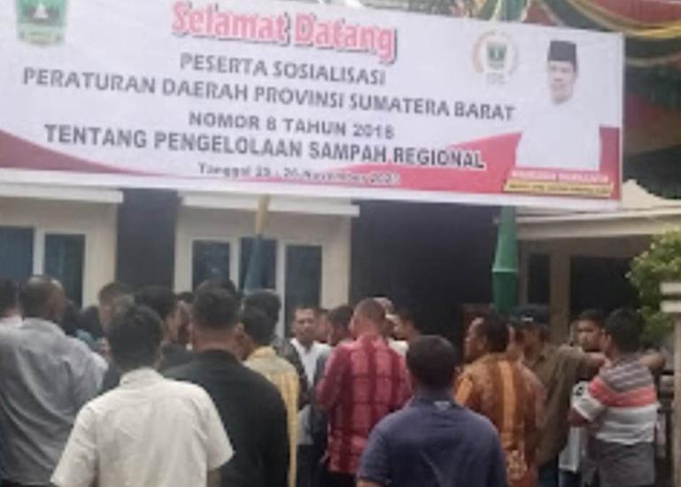 Anggota DPRD Sumbar Khairuddin Simanjuntak Sosialisasi Perda Provinsi Sumatera Barat Nomor 8 Tahun 2018 Tentang Pengolahan Sampah di Panti, Kabupaten Pasaman, Sabtu (25/11). (Dok : Istimewa)