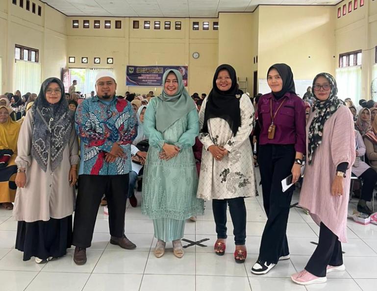 Anggota DPRD Sumbar Aida mensosialisasikan Perda Nomor 8 tahun 2019 di Gedung X BP4K Tanjung Pati, Kecamatan Harau Kabupaten Limapuluh Kota, Sabtu (25/11). (Dok : Istimewa)