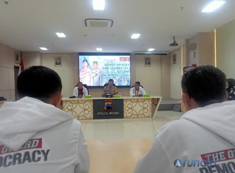 Kabid Humas Polda Jateng, Kombes Pol Satake Bayu Setianto, S.Ik, M.Si, paparkan kepada rombongan wartawan dari JPS tentang tiga langkah antisipasi dalam menekan munculnya gejolak pada pemilu 2024 di Jateng, Rabu (29/11). (Foto : Arzil)