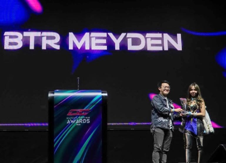 Meyden BTR (Melinda Rohita) meraih Esports Brand Ambassador of The Year pada acara DG Awards 2023. (Dok : Istimewa)