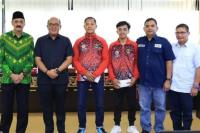 Supardi Beri Bonus 7 Pesilat Sumbar Peraih Emas