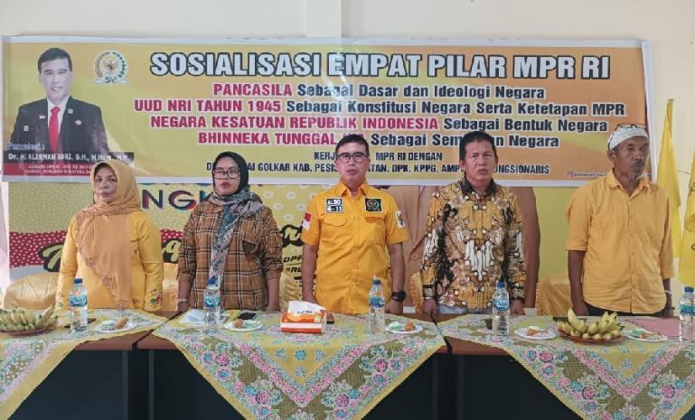 Anggota MPR/DPD RI, Alirman Sori saat adakan sosialisasi 4 Pilar MPR RI di Golkar Pessel, Minggu (17/12) kemarin. (Dok : Istimewa)