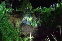 Material erupsi Gunung Marapi yang terbawa aliran banjir bandang yang menerjang beberapa nagari di Kabupaten Tanahdatar, Selasa malam (5/12). (Dok : Istimewa)