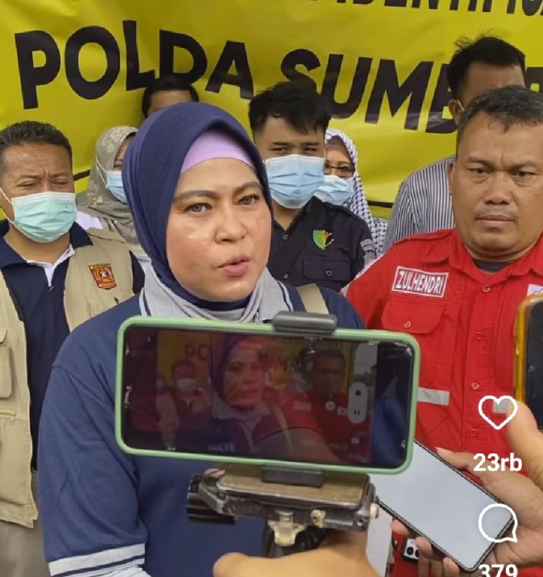 Kasubid Dokpol Bikdokes Polda Sumbar, dr Eka Purnamasari beri keterangan soal rencana identifikasi oleh DVI Polda Sumbar pada korban yang meninggal di Gunung Marapi, Senin (4/12). (Dok : Istimewa)