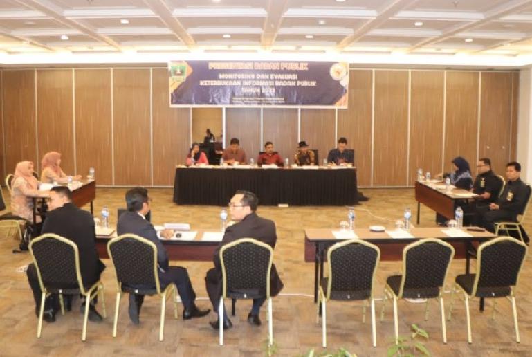 Sebagai badan publik yang masik nominator informatif award 2023 saling sampaikan presentasinya menyangkut KIP di instansi masing-masing di depan panelis, Kamis siang (30/11). (Dok : Istimewa)