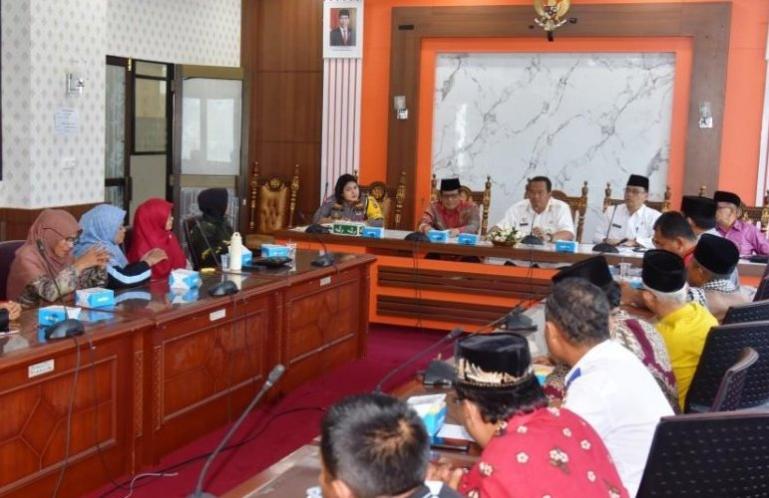 Sekko Pariaman, Yota Balad pimpin rapat persiapan kalifah kota itu untuk ikut MTQ Nasional ke-XL Sumbar 2023 di Kabupaten Solok Selatan, Rabu (6/12). (Dok : Istimewa)