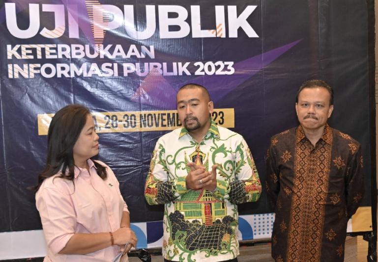 Wakil Gubernur Sumbar, Audy Joinaldy bersama komisioner KI Pusat jelang presentasi KIP nasional 2023 di kantor KI Pusat, Jakarta, Kamis (30/11). (Dok : Istimewa)
