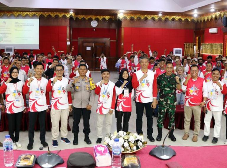 Pj Wako Pariaman, Roberia saat membuka kegiatan Peningkatan Kapasitas Sumber Daya Manusia (SDM) Kepemudaan Kemah Pemuda 2023 di Pariaman, Sabtu (9/12). (Dok : Istimewa)