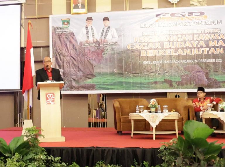 Ketua DPRD Sumbar, Supardi berikan penjelasan soal keberadaan peradaban Maek dalam kegiatan studi kelayakan sebagai cagar budaya, di Padang, Minggu (24/12) kemarin. (Dok : Istimewa)