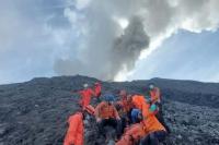 Tim SAR Masih Cari 18 Pendaki Lagi