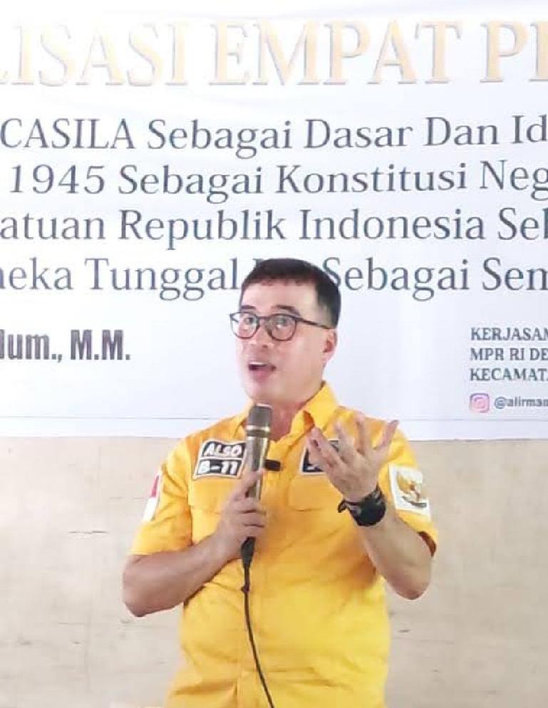 Anggota DPD RI, Alirman Sori tak hentinya sosialisasikan 4 Pilar MPR RI, kali ini sosialisasi dilakukan senator asal Dapil Sumbar ini di Lunang, Pessel, Senin (29/1). (Dok : Istimewa)